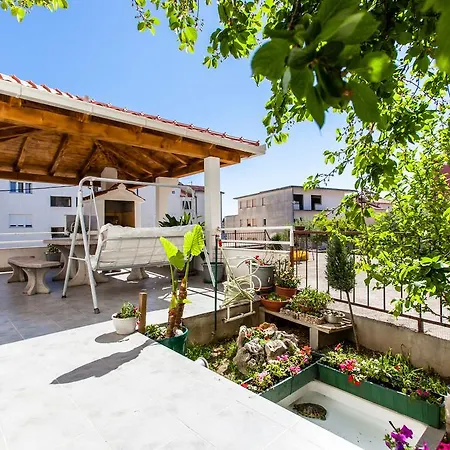 Ivica Apartment *